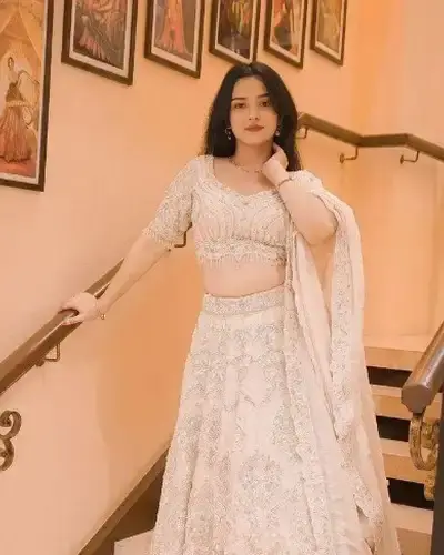 Escort Gadhada